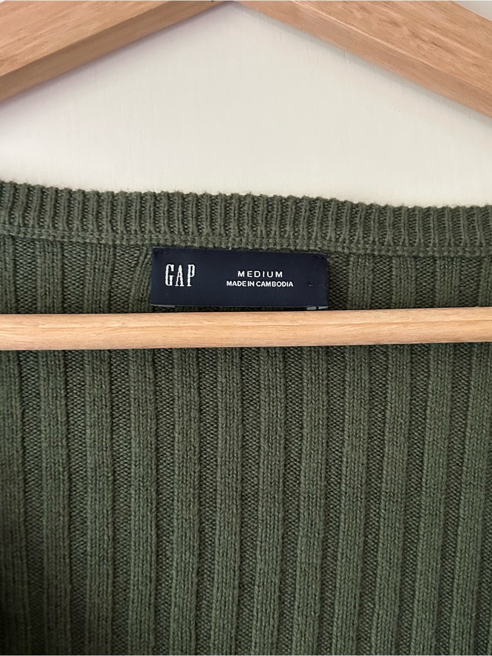 GAP Ribbed V-Neck Button Cardigan - Picture 4 of 6